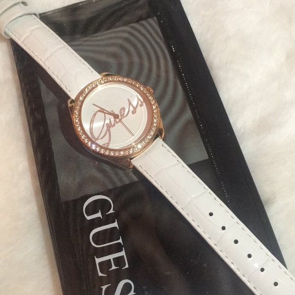 ‼️GUESS ® White faux leather watch‼️